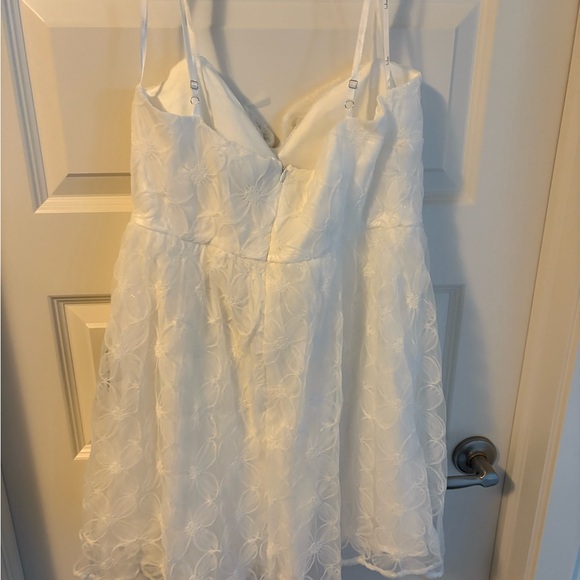 Lulu's White Dress - Picture 2 of 4